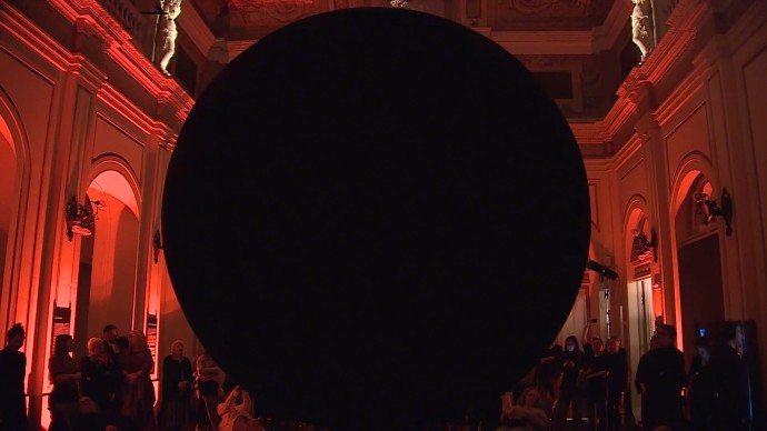 В БДТ представили инсталляцию «8.12», объединяющую науку и искусство В БДТ представили инсталляцию «8.12», объединяющую науку и искусство