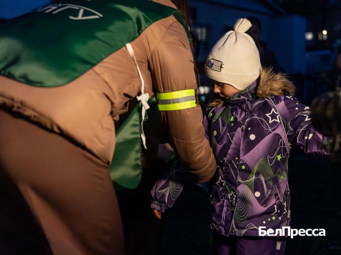 В Белгородской агломерации проведут массовую выдачу светоотражающих наклеек школьникам