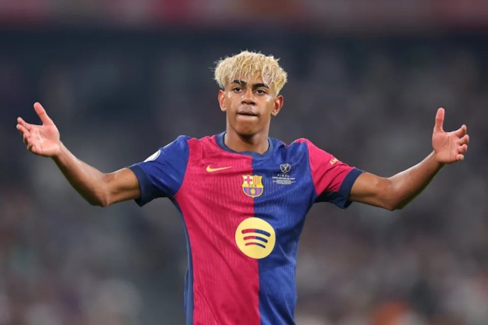 Флик заявил, что "Барселона" поступила правильно, не отпустив Ямаля в сборную Испании