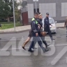 "В дом влупился, чуть людей на сбил": в Южно-Сахалинске водитель устроил аварию и пытался скрыться