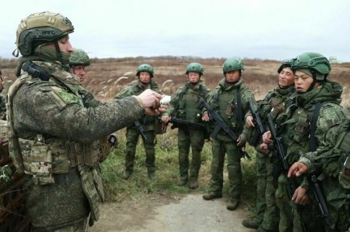 Как военные переводчики корейским бойцам в Курской области помогали