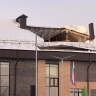 Рабочие повредили крышу новой школы во время уборки снега под Новосибирском