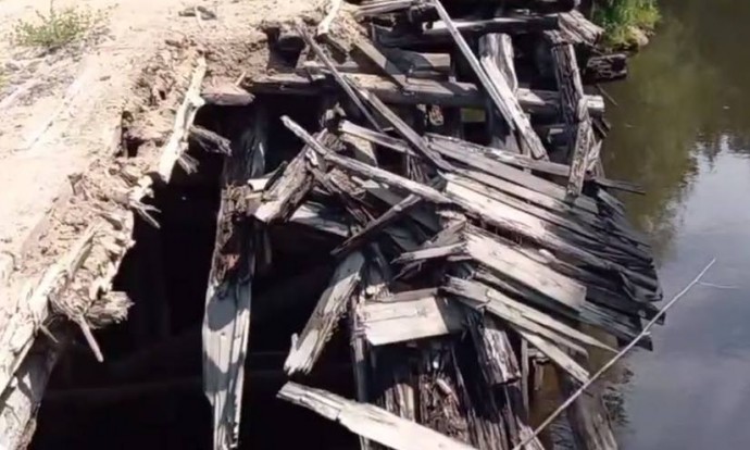 В районе Бурятии жители жалуются на полуразрушенные мосты