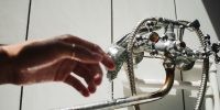 Как решето: в астраханском селе Ямное жители вынуждены чинить водонапорную башню