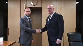 Дмитрий Чернышенко провёл рабочую встречу с врио губернатора Тверской области Виталием Королёвым Дмитрий Чернышенко провёл рабочую встречу с врио губернатора Тверской области Виталием Королёвым