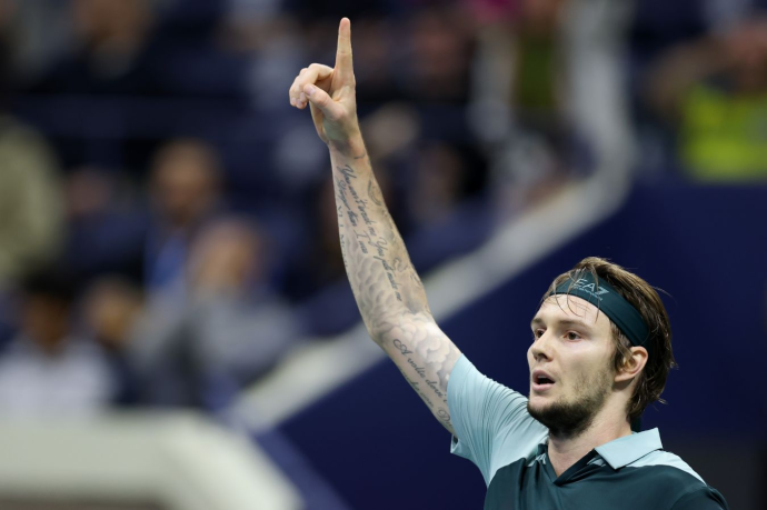 Бублик дерзко подколол Муте после победы в матче на "Мастерсе" в Париже Бублик дерзко подколол Муте после победы в матче на "Мастерсе" в Париже