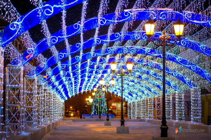 В Кирове на новогоднее оформление выделили 8,9 миллиона В Кирове на новогоднее оформление выделили 8,9 миллиона