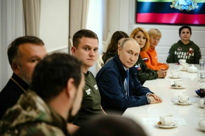 Путин в Курске встретился с волонтерами