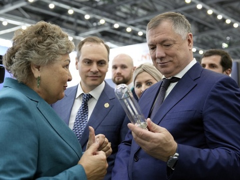 Марат Хуснуллин осмотрел стенд Республики Мордовия на «KazanForum-2025»