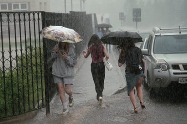 Москвичей предупредили об аномальных ливнях