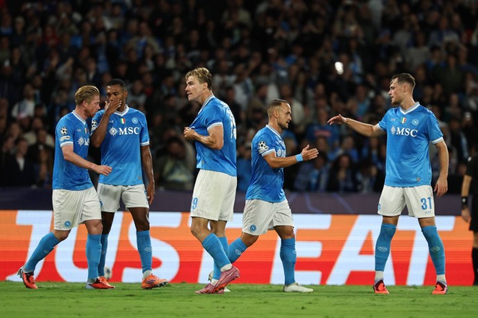 «Наполи» не смог победить «Комо» «Наполи» не смог победить «Комо»