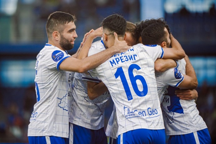 Махачкалинское "Динамо" продолжает поиски тренера: "По футболистам проще работать" Махачкалинское "Динамо" продолжает поиски тренера: "По футболистам проще работать"