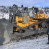Новый 75-тонный российский бульдозер D40 начал работать на алмазном прииске в Якутии