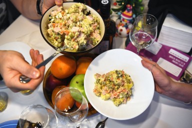 Врач Морунов посоветовал перейти на щадящее питание после новогоднего застолья