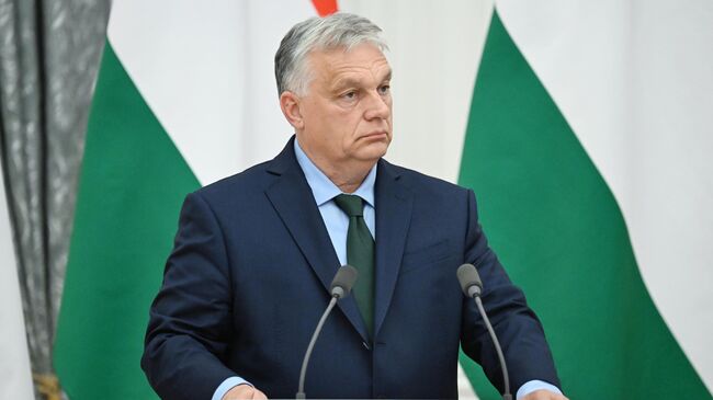 Венгрия не занимает ни одну из сторон в конфликте на Украине, заявил Орбан