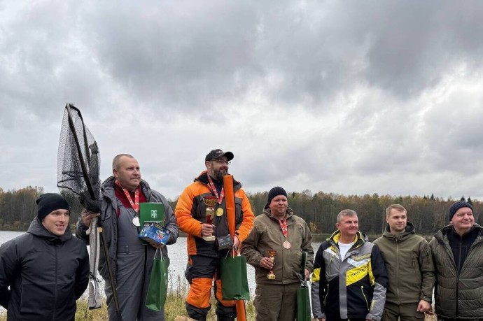 Калужские рыбаки померялись уловом Калужские рыбаки померялись уловом