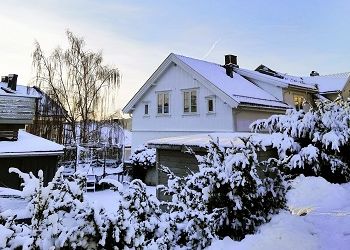 Жители частных домов в Приамурье рискуют получить шокирующие платежки за свет