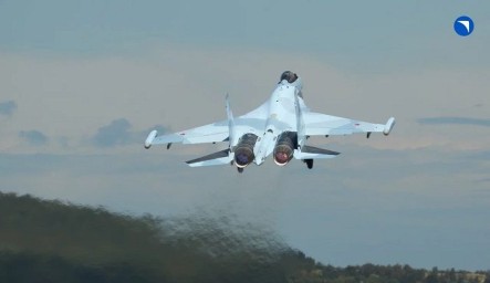 Новая партия многофункциональных истребителей Су-35С отправлена с завода в войска