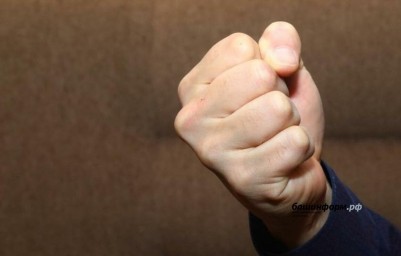 В Башкирии молодые люди ворвались в дом и избили знакомого