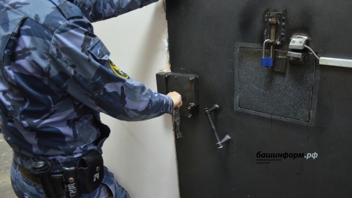 Взятки за госконтракты: в Уфе экс-чиновник получил 5 лет строгого режима