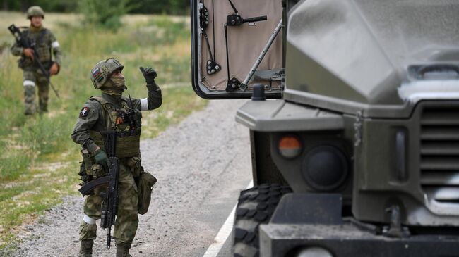 Военные создают зону безопасности вдоль границ России
