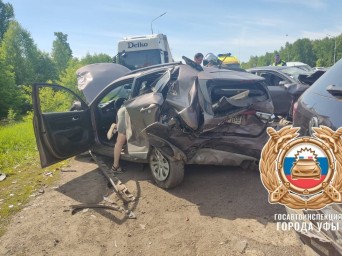На Нагаевском шоссе в Уфе столкнулись 6 машин, есть пострадавшие