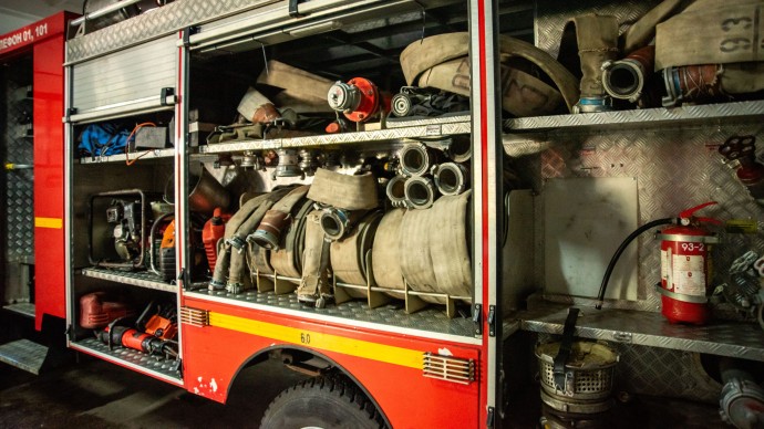 В результате пожара на Сиреневом бульваре пострадал мужчина, эвакуированы 13 человек