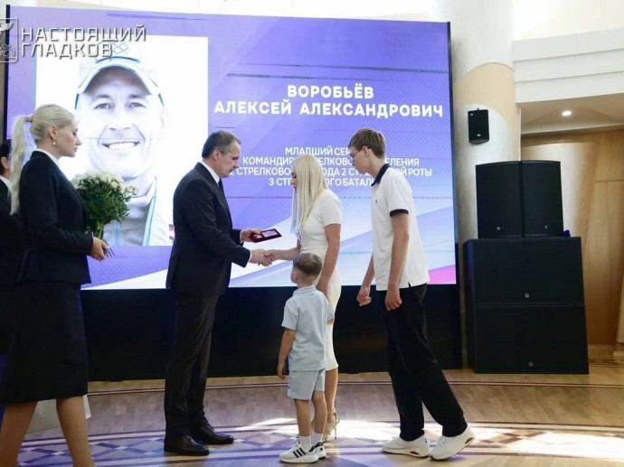 Вячеслав Гладков передал награды семьям погибших бойцов спецотряда «БАРС-Белгород»