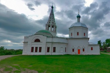 На месте бывшей стоянки для грузовиков в Серпухове появился православный монумент