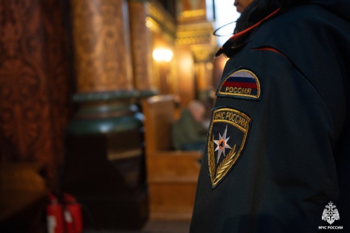 Сотрудники МЧС России обеспечат безопасность Рождественских служб в храмах страны
