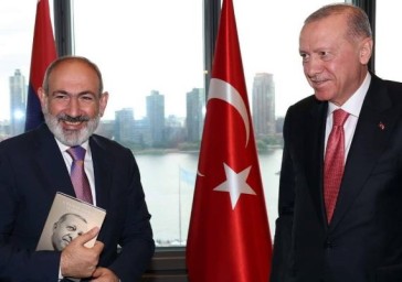 «Ты сам враг народа»: в Санкт-Петербурге Пашиняна освистали свои же армяне