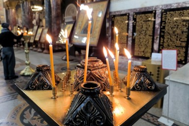 Выяснилось, что именно означает погасшая свеча перед иконой