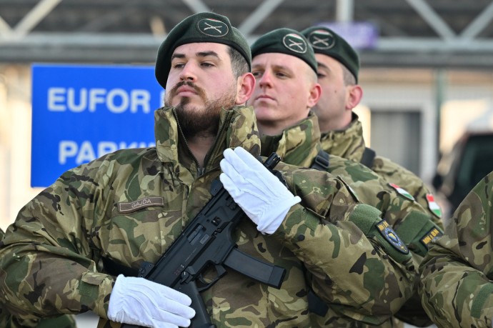 Для защиты: европейская страна удвоила число вертолетов у границы с Украиной