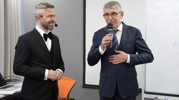 Обладатель «Хрустальной совы» Дмитрий Авдеенко провел игру для молодых сотрудников правительства Тульской области