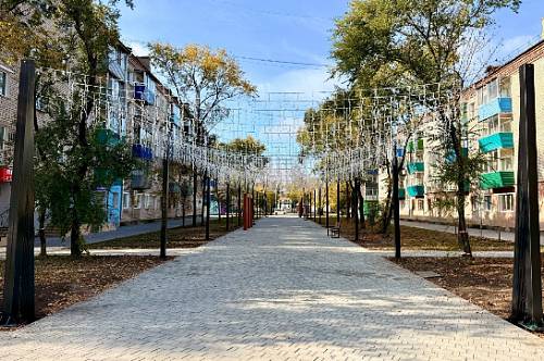 В Белогорске завершается благоустройство Аллеи молодежи В Белогорске завершается благоустройство Аллеи молодежи