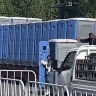 Грузовик увез справлявшую нужду в мобильном туалете женщину в Китае