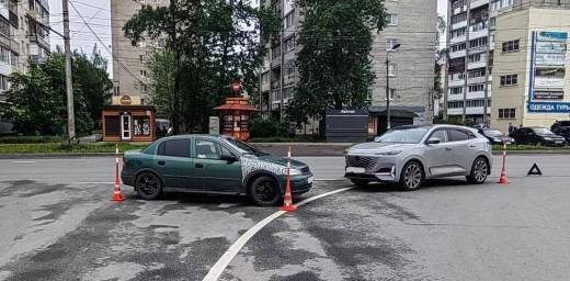 В Великом Новгороде нарушитель ПДД стал виновником аварии с пострадавшим
