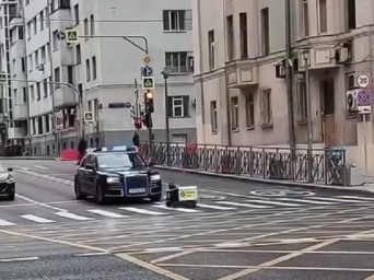 Робот-доставщик в Москве не уступил дорогу «Аурусу» со спецсигналами
