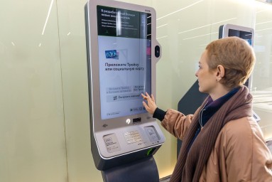 Собянин: В транспорте началась установка турникетов московского производства