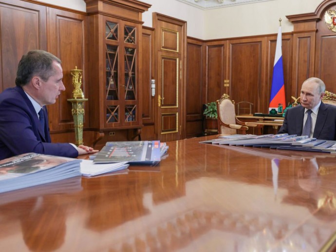 На встрече с Владимиром Путиным Вячеслав Гладков поблагодарил его за поддержку региона