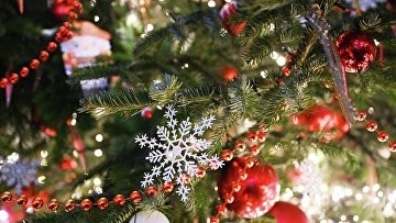 Гирлянда-сказочница и "умные" елочные шары: главные новогодние изобретения