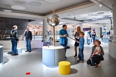 Для юных жителей столицы приготовили видеоэкскурсию по Московскому планетарию