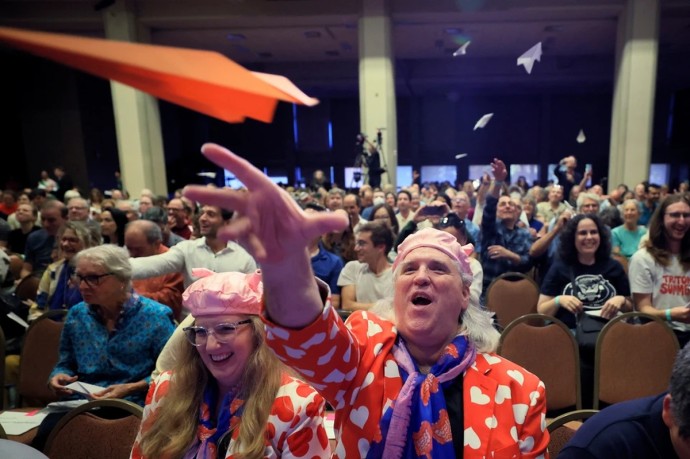 Пицца, тефлон и летучие мыши: странные открытия года на Шнобелевской премии