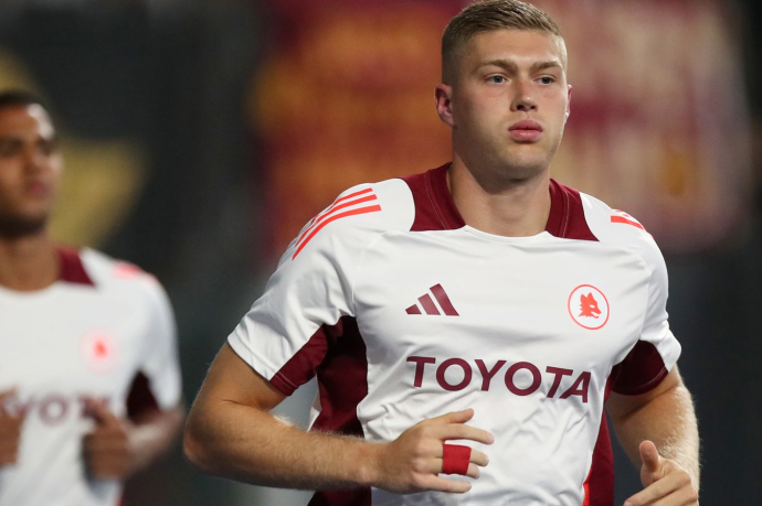 La Repubblica: "Милан" хочет обменять украинца Довбика у "Ромы" La Repubblica: "Милан" хочет обменять украинца Довбика у "Ромы"