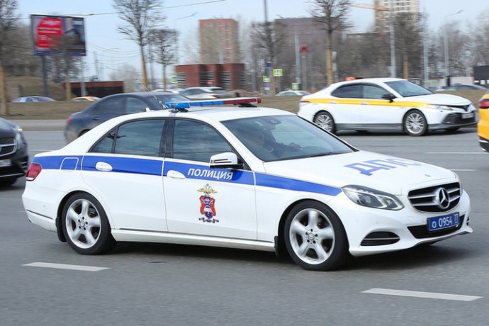 Учительница четырежды изнасиловала школьника и сбежала от полиции