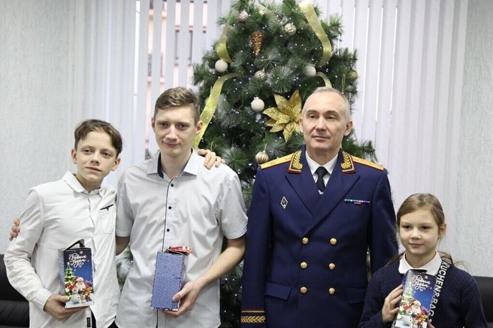 Глава тульского СК Владимир Усов исполнил новогоднее желание девочки