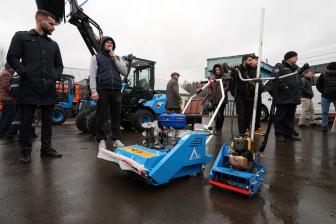 Кировским дорожникам передали «ледокол»