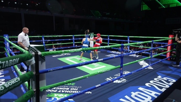 В Уфе Андрей Назаров поздравил победительниц чемпионата по женскому боксу В Уфе Андрей Назаров поздравил победительниц чемпионата по женскому боксу