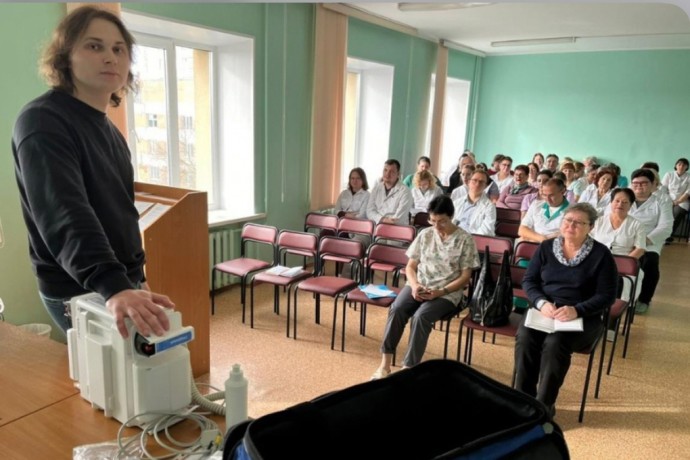 В Орле медиков детской поликлиники №2 обучили экстренной дефибрилляции