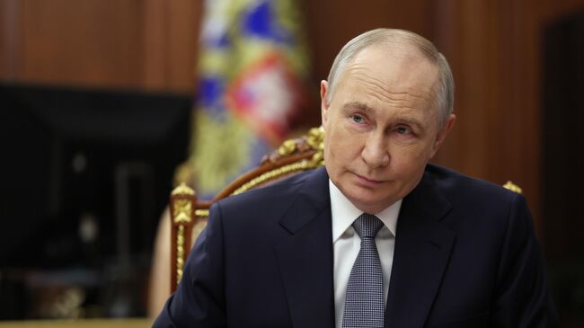 Путин поручил принять меры по снижению рисков банкротства застройщиков